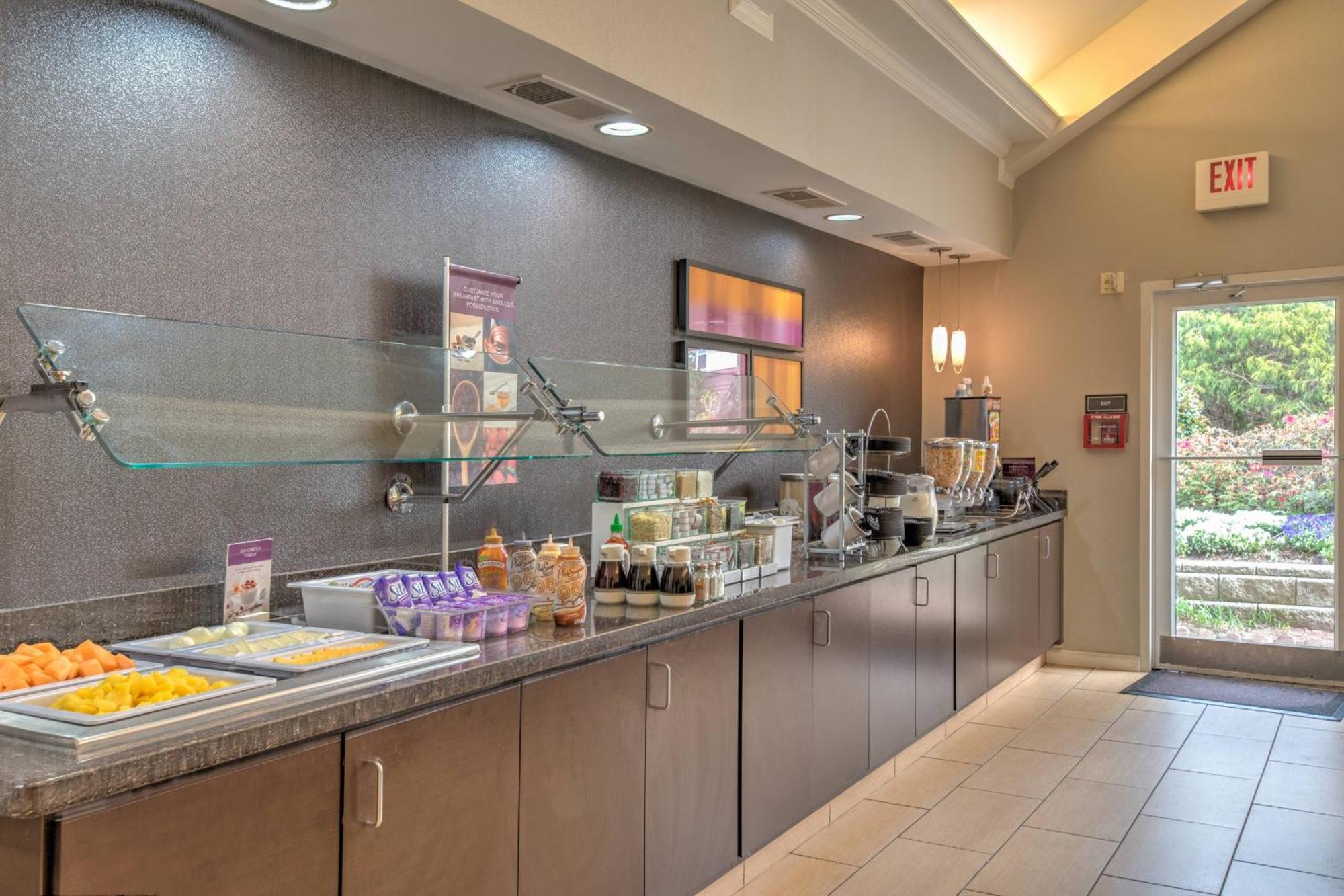 Residence Inn Atlanta Buckhead/Lenox Park Шамбли Екстериор снимка