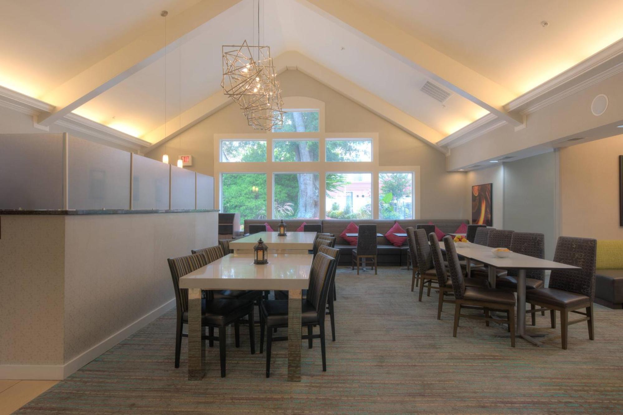 Residence Inn Atlanta Buckhead/Lenox Park Шамбли Екстериор снимка